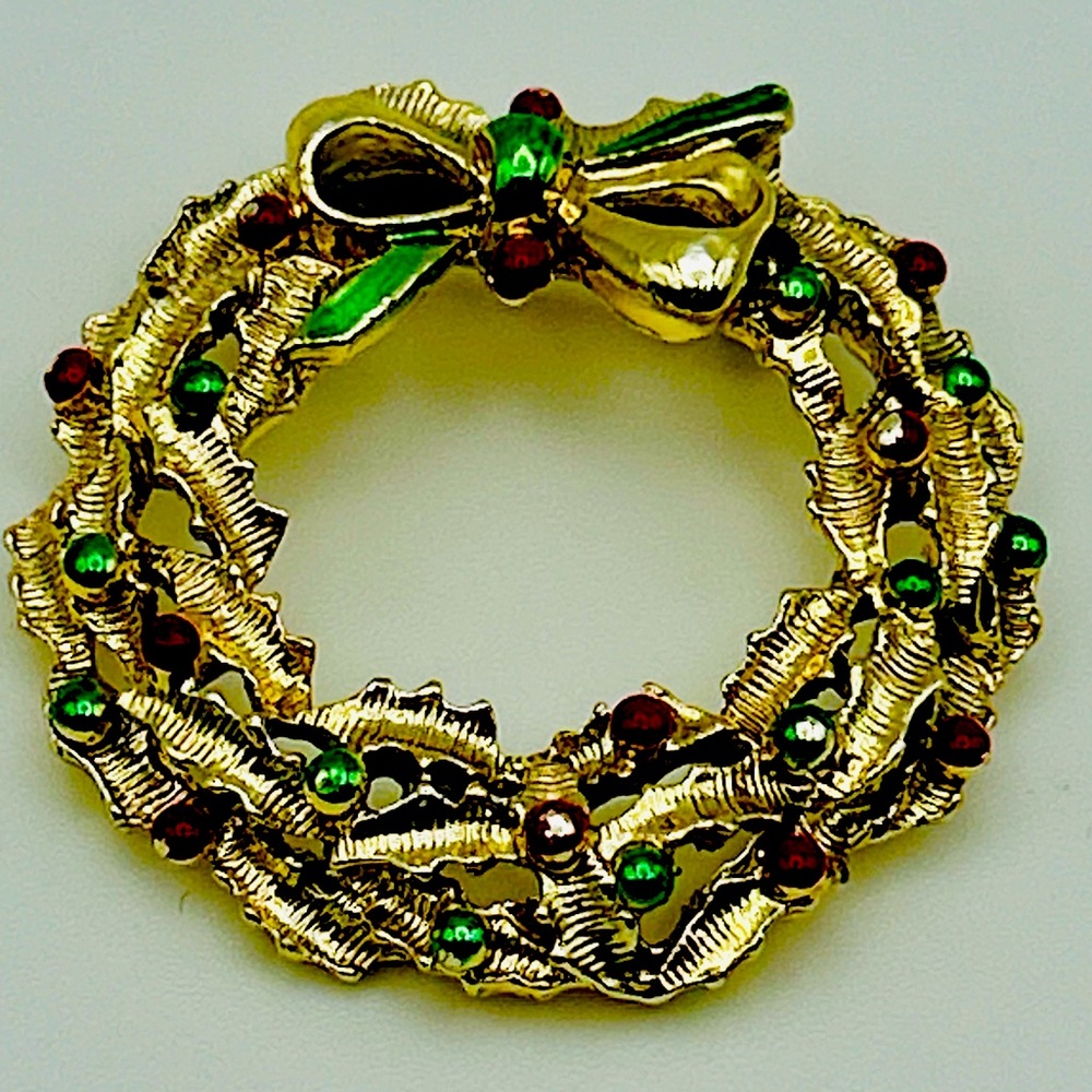 Vintage signed Gerry”s Christmas Holiday Wreath Brooch Pin